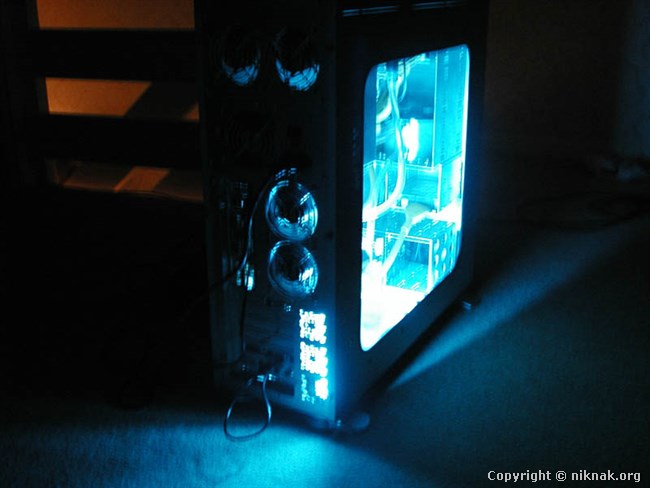 window-cathodes_rear_dark-blur.jpg