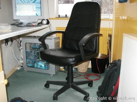 n00_chair_small.jpg